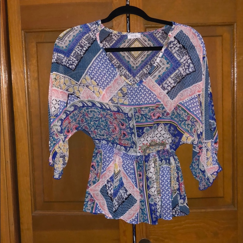 Multi-colored 3/4 length sleeve blouse